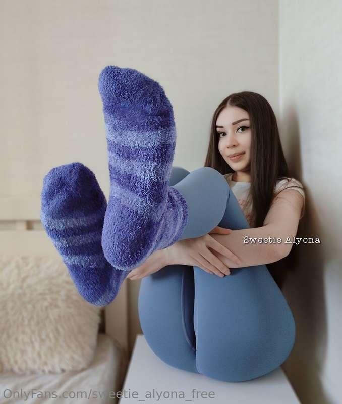 Soft and cozy fuzzy socks 🧦🤤 Blue💙, mint💚, pink🩷, white🤍 and..