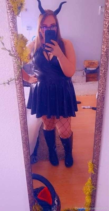 Happy Halloween my lovelies! From your shy succubus