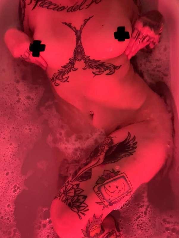 I boiled myself like a lobster 🦞 🥵 (5+ mins- 3 vid clips)