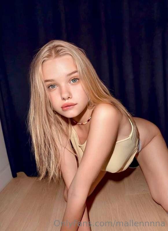 This sweet blonde @kayabrownie wants you to fuck her pussy a..