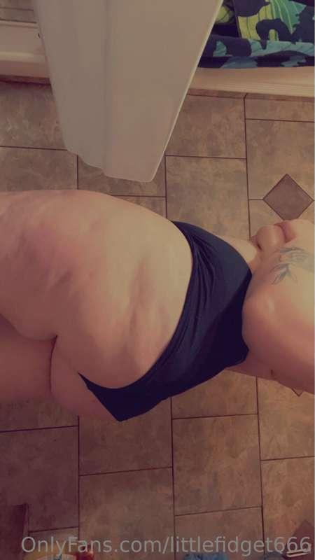 Come watch me play with my fat tits and fuck soaking pussy w..