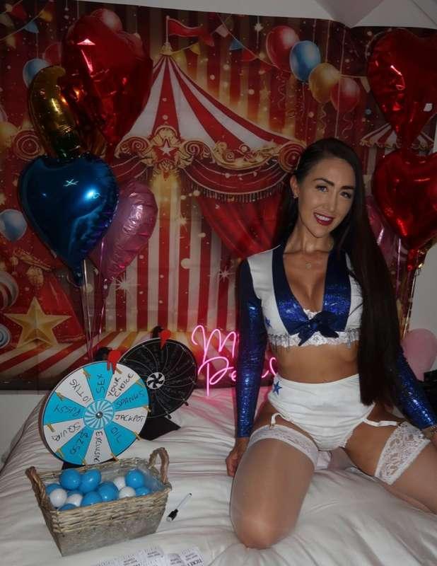 COME HAVE SOME FUN AT MY LIVE!! 😈🎁