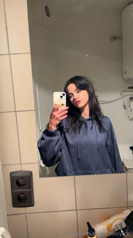 Still sick, sorry loves. Will be making content in 2 weeks!!..