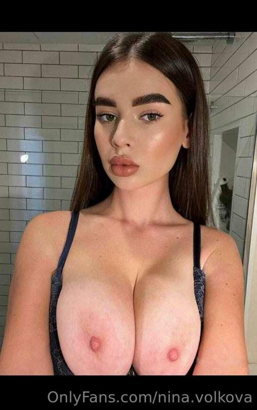 This slutty pussy with big juicy tits @ariana_plex dreams of..