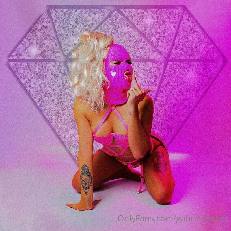Do you wanna see my pictures new?
