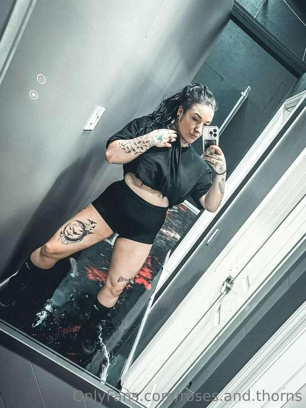 Anyone who tips $5 under this post gets a nude gym pic tonig..