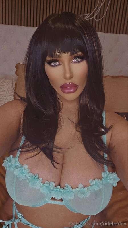 Tell me something sexy in the dms baby! Let's get to know ea..