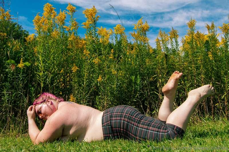 Summer can't be over till I pose topless in the sun 🙌