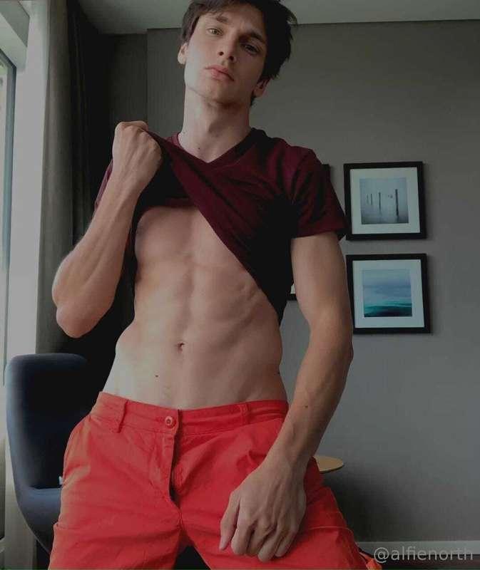 🙈 The hottest guy is waiting for you🔥, such a disobedient bo..