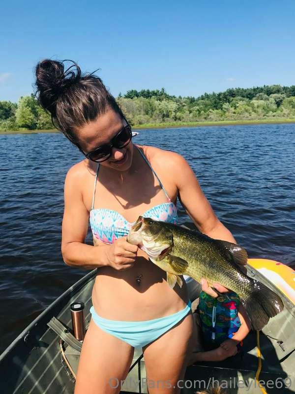 Do you like a women that can catch her own fish?😋