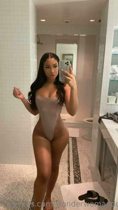 Body like a coke bottle 😇🔥 if you don’t know @bremaeee alrea..