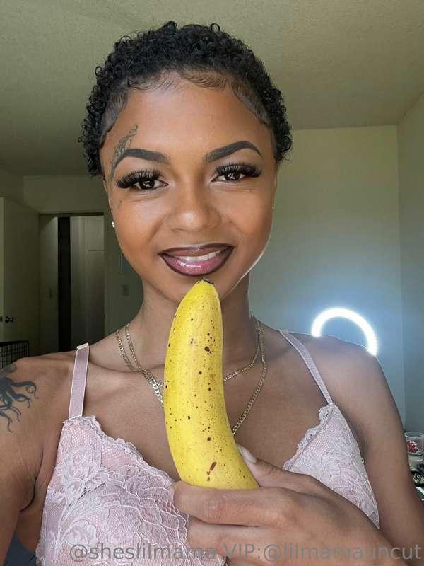 me & this banana just did some NASTY thingsss in front of my..