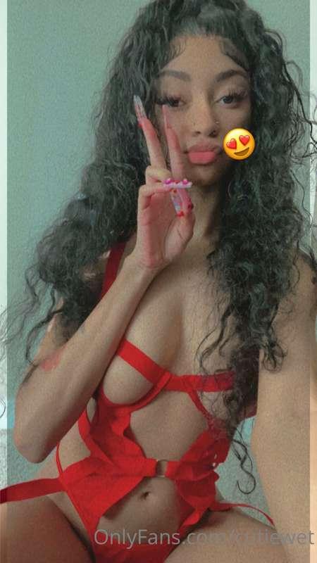 in lingerie /showing face , twerking  ❤️‍🔥😋😋😋 RECOMMEND
