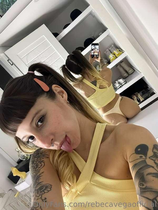 Happy Friday, Daddy... Do you like how I look today? 🥵