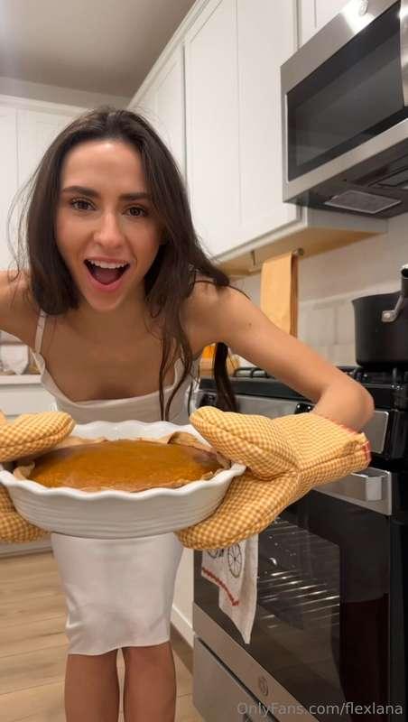 Happy Thanksgiving, my wonderful fans! 💖🦃 I'm so thankful to..