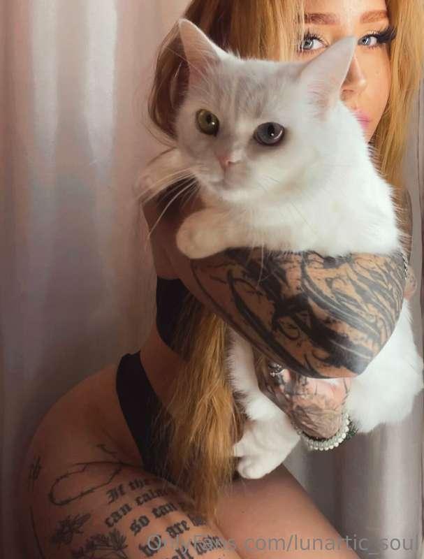 Cuddle time with Yuna 😋