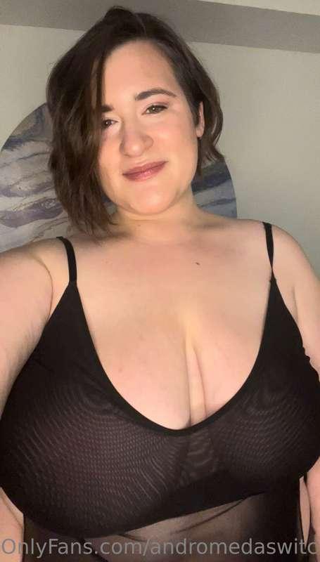 Enjoy this clip of me having fun and shaking my ass. 😘
