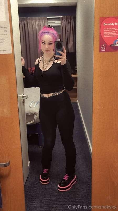 Some mirror selfies I took while in Bristol last week, they'..