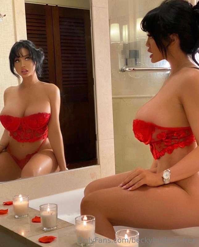 Come in the bath with me?♥️🙈