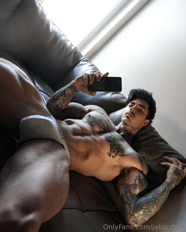 Good morning 🌞, now sit on it 😈...
My EXPLICIT Content 🔞👉 @J..