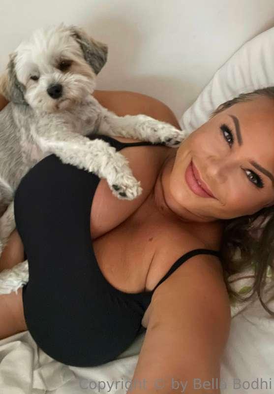Wanna be in her place? 🐶

Come to my VIP !

Nude content onl..