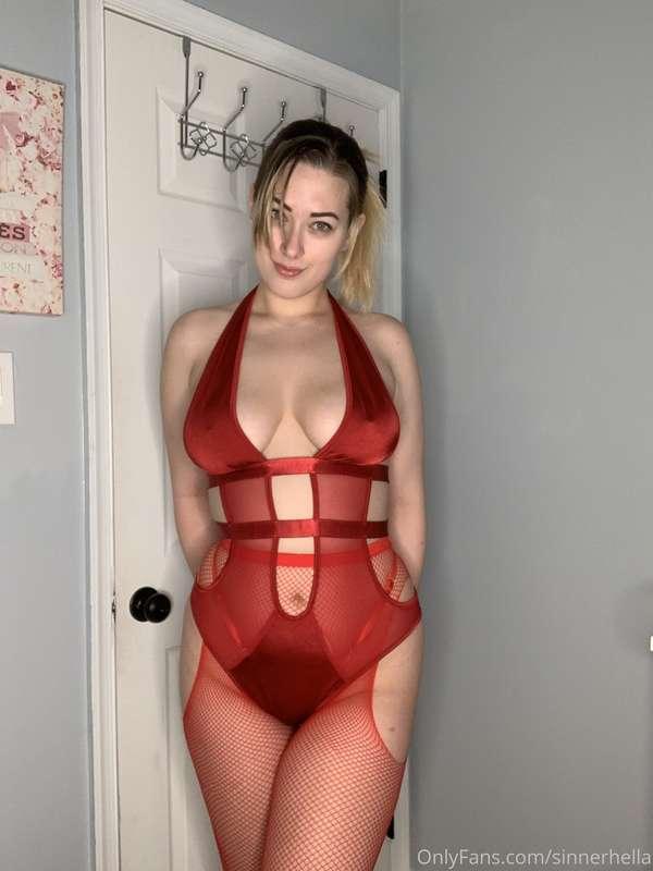 To see more outfits, click the outfits tab!