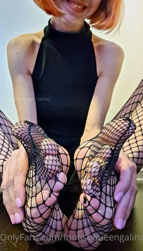 I love these black fishnets!
