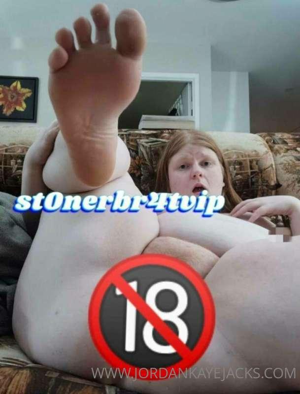 ## SHE SENDS FREE NUDES WHEN SHES HORNY 🤤
## @st0nerbr4tfree..