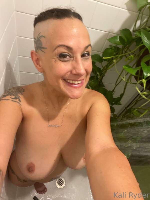 My solo fun is now available! Watch me enjoy myself 😘😍🥰