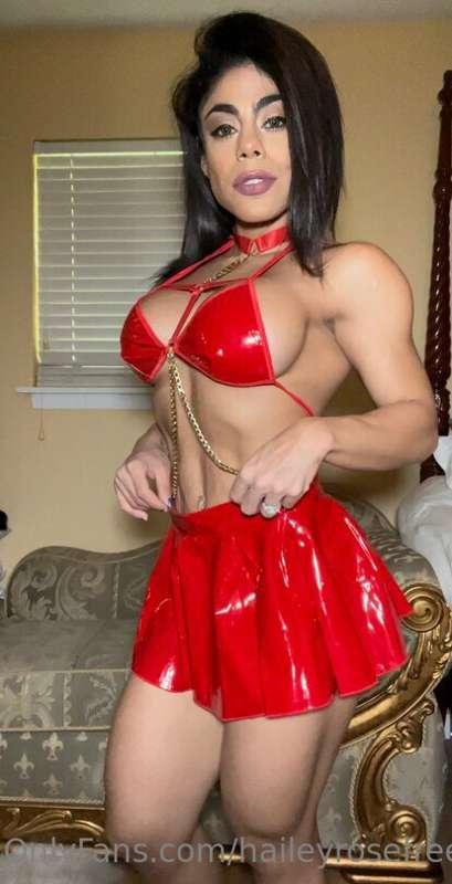 Max found us a hot muscle mommy at the gym to fuck 😍 Just lo..