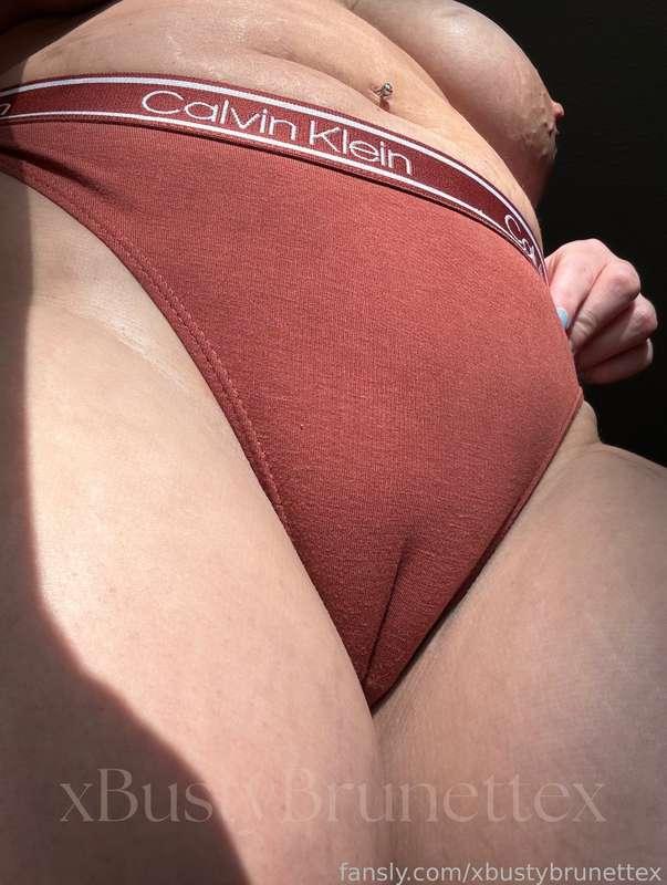 xbustybrunettex image #2