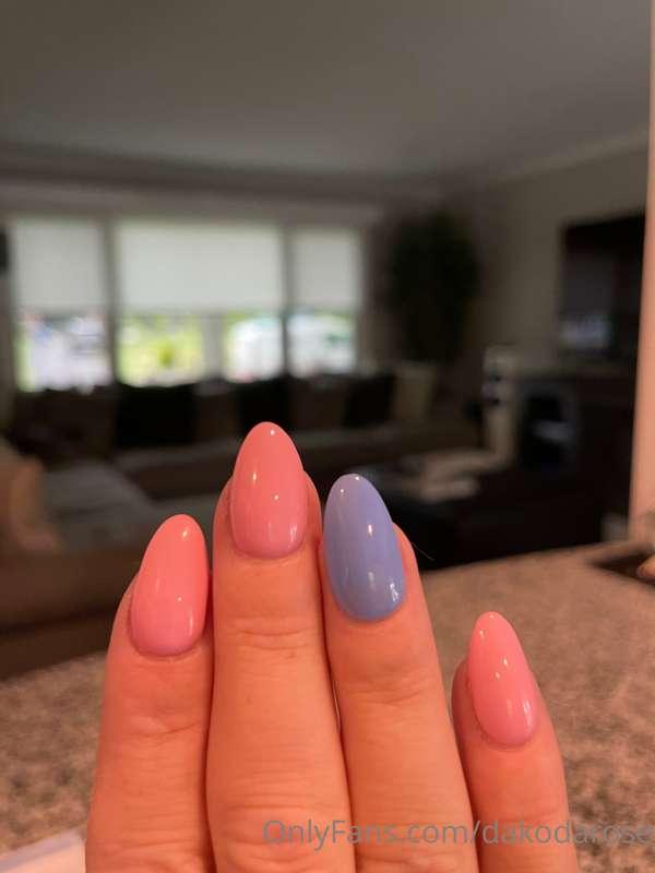 My new nails from today 🤭 swipe for toes🥰