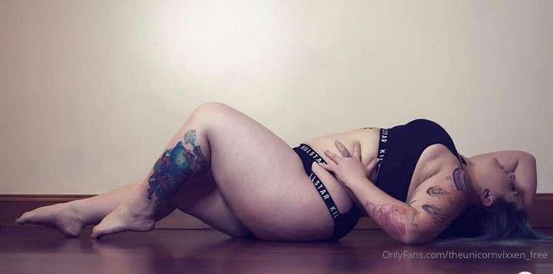 I love the lines and curves in my body, there's just somethi..
