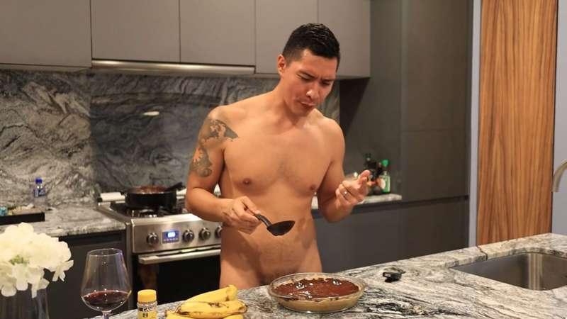 Video | Banana pie cooking nude