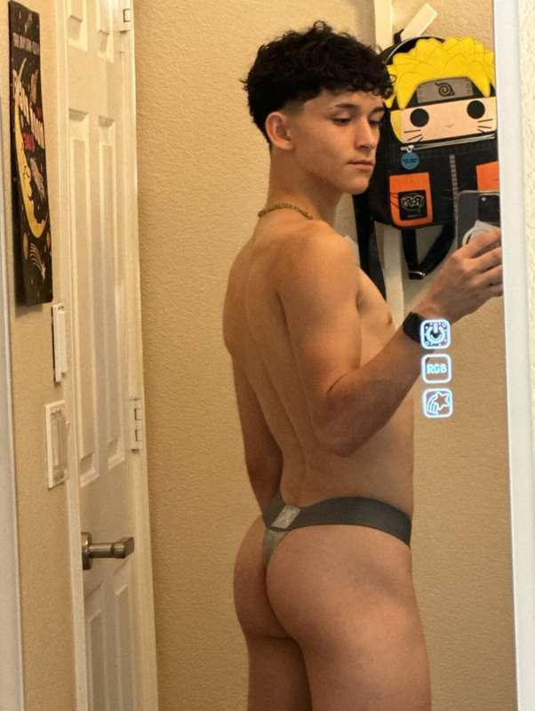 Booty 😘

I love these so much, someone take them off tho