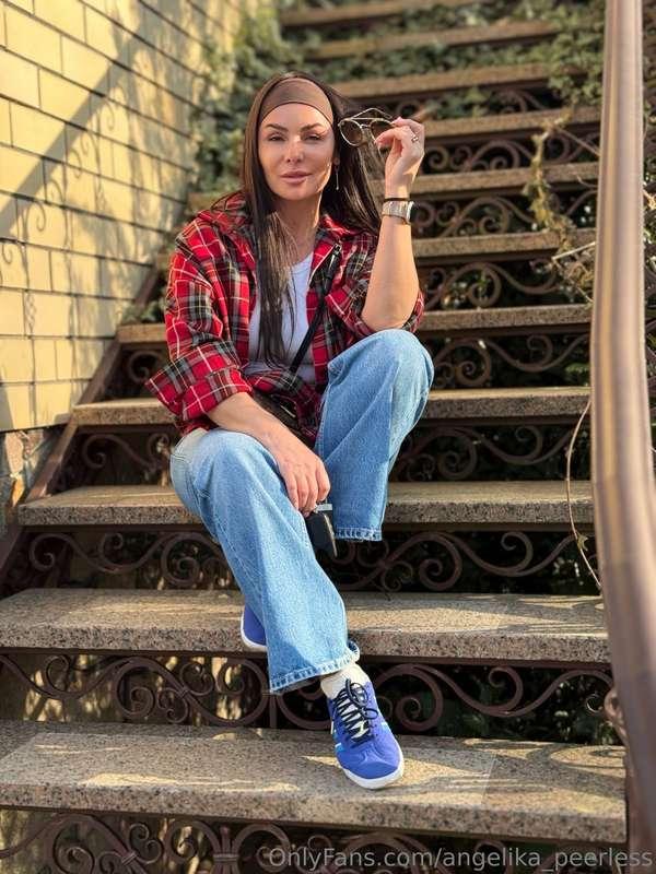 Somehow Mondays hit differently when the sun is shining and ..