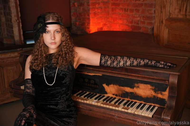 Do you think we could play four hands on the piano?💕I'm sure..