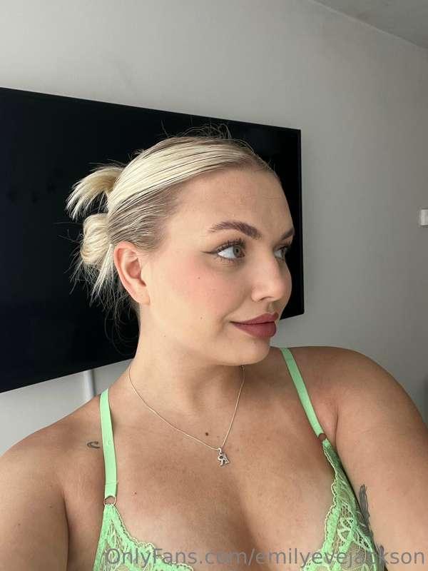 Guess who’s ready to get fucked 😈💦💦🙌🏻🙊