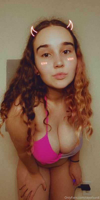 heyyy daddy😘♥️ i have some vids & pics ready for quick purch..