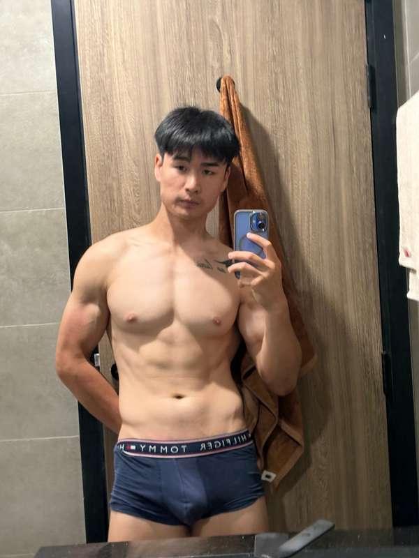 bustybrucelee image #1