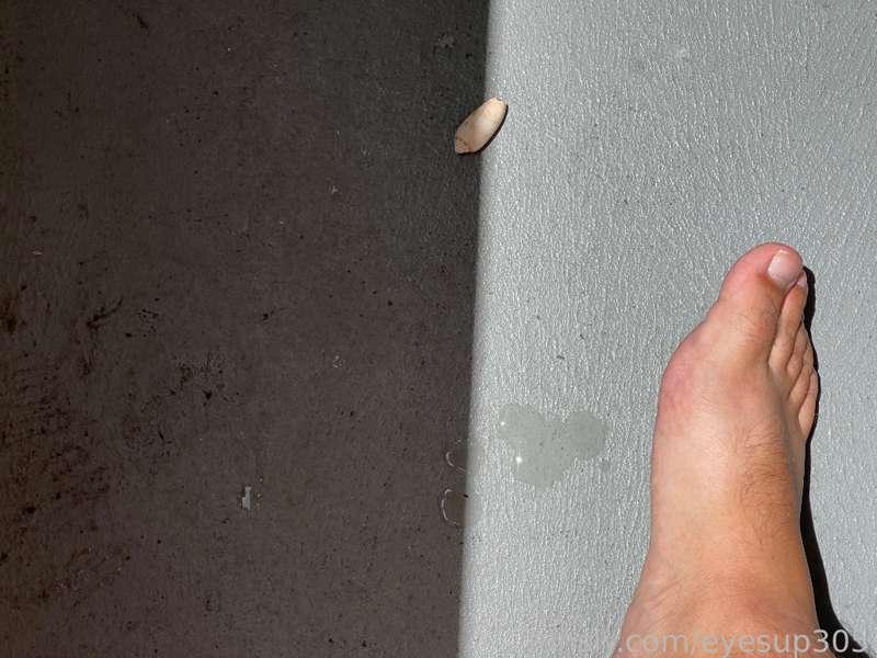 eyesup305 image #0