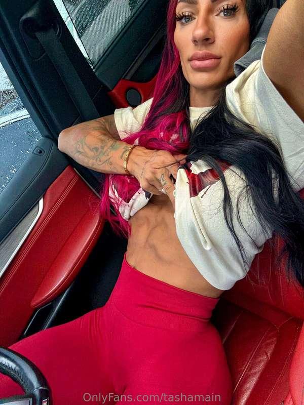 Bored at work. Cum keep me busy. 