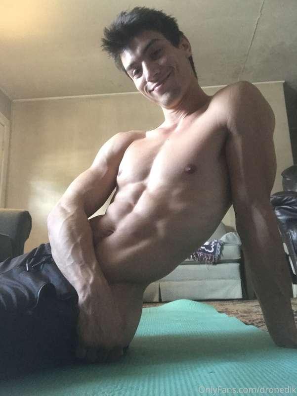 Recorded a lil video while no one was home the other day;) g..