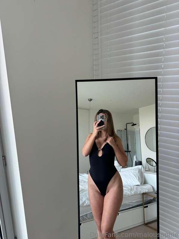 wie gefällt dir mein neuer Badeanzug? 💋