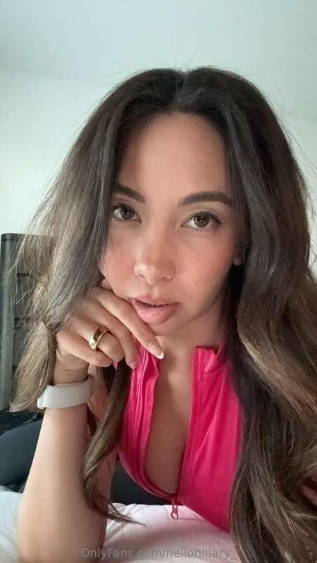 hellohillary_ image #0