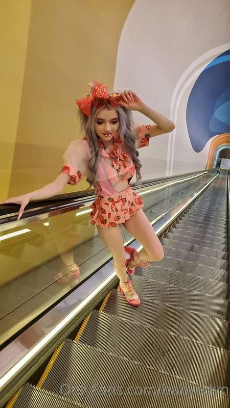 Am I a girlfriend or one-night stand material? 😉❤️