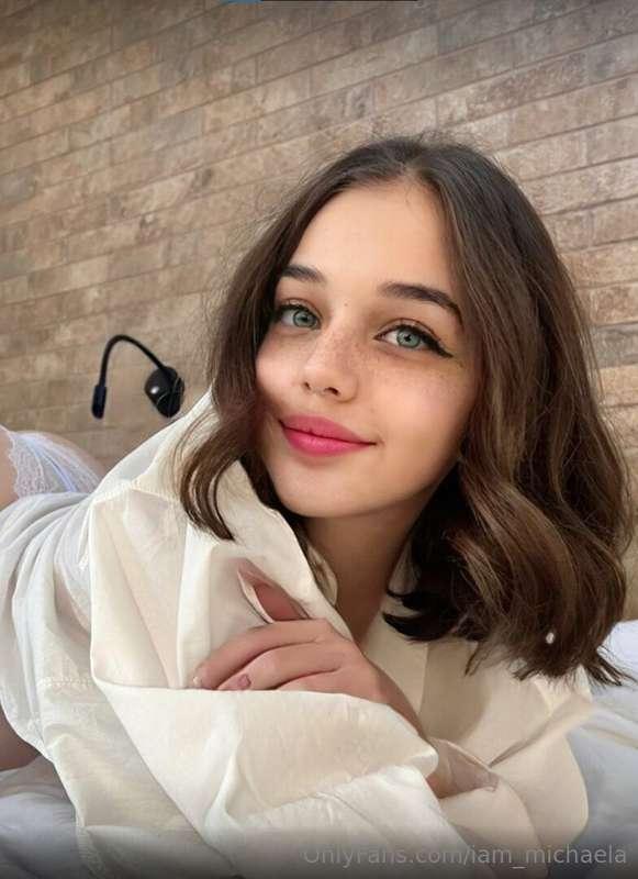 This SLIM and INNOCENT CUTIE has made her page FREE!💫

@naug..