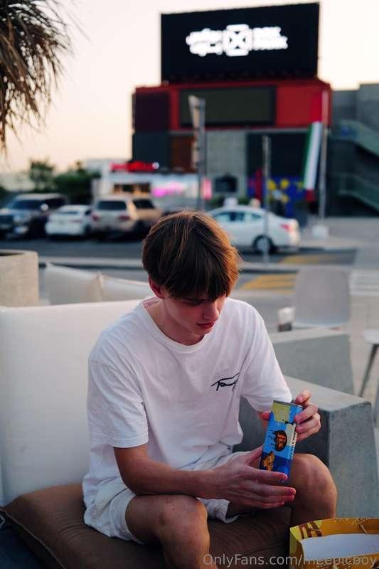 Everybody's favorite Dubai chocolate 🍫 Have you tasted it ye..