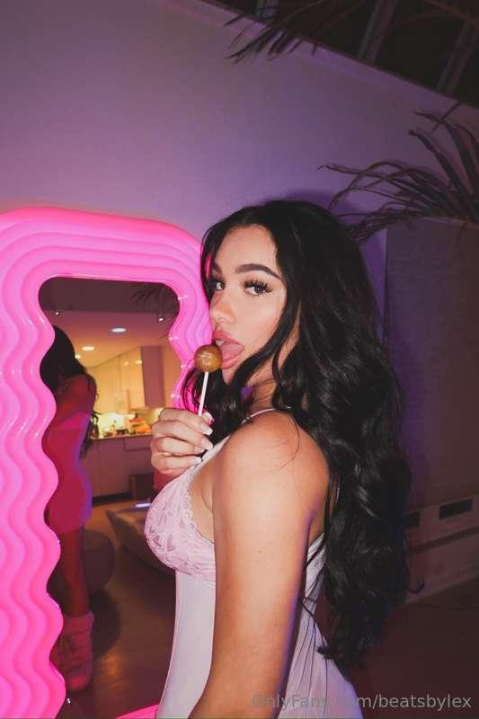 Love is sweet, and so are lollipops.🥵