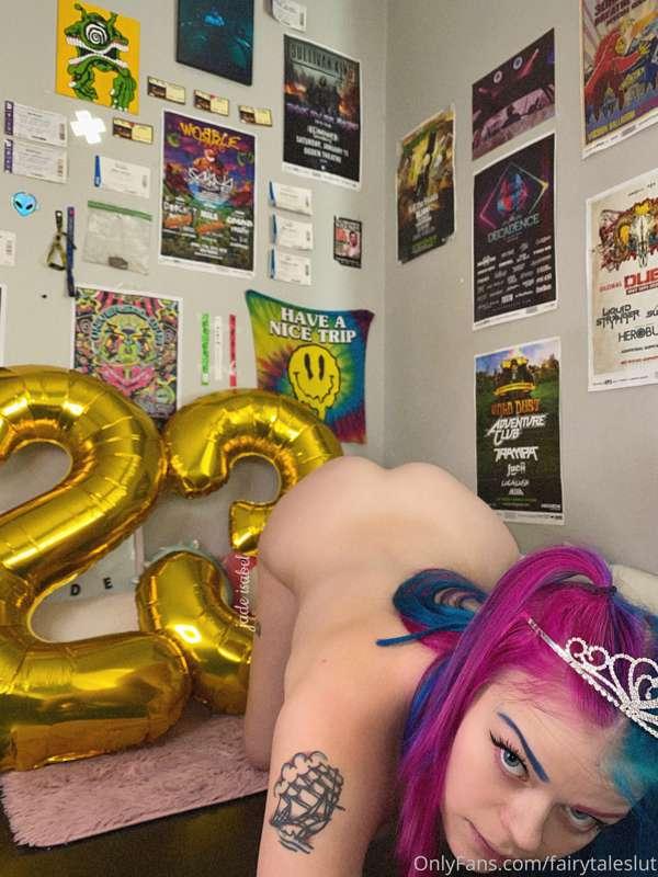 CUM CELEBRATE WITH ME 🎂  LIVE AT 8PM EST TONIGHT 🎈

💗 SPANKS..
